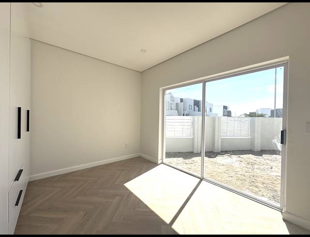 4 BEDROOM FREESTANDING FOR SALE IN SANDOWN